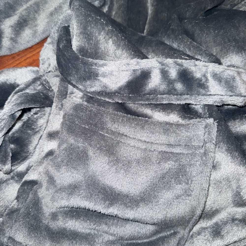 Plush Grey Robe - Picture 4 of 6